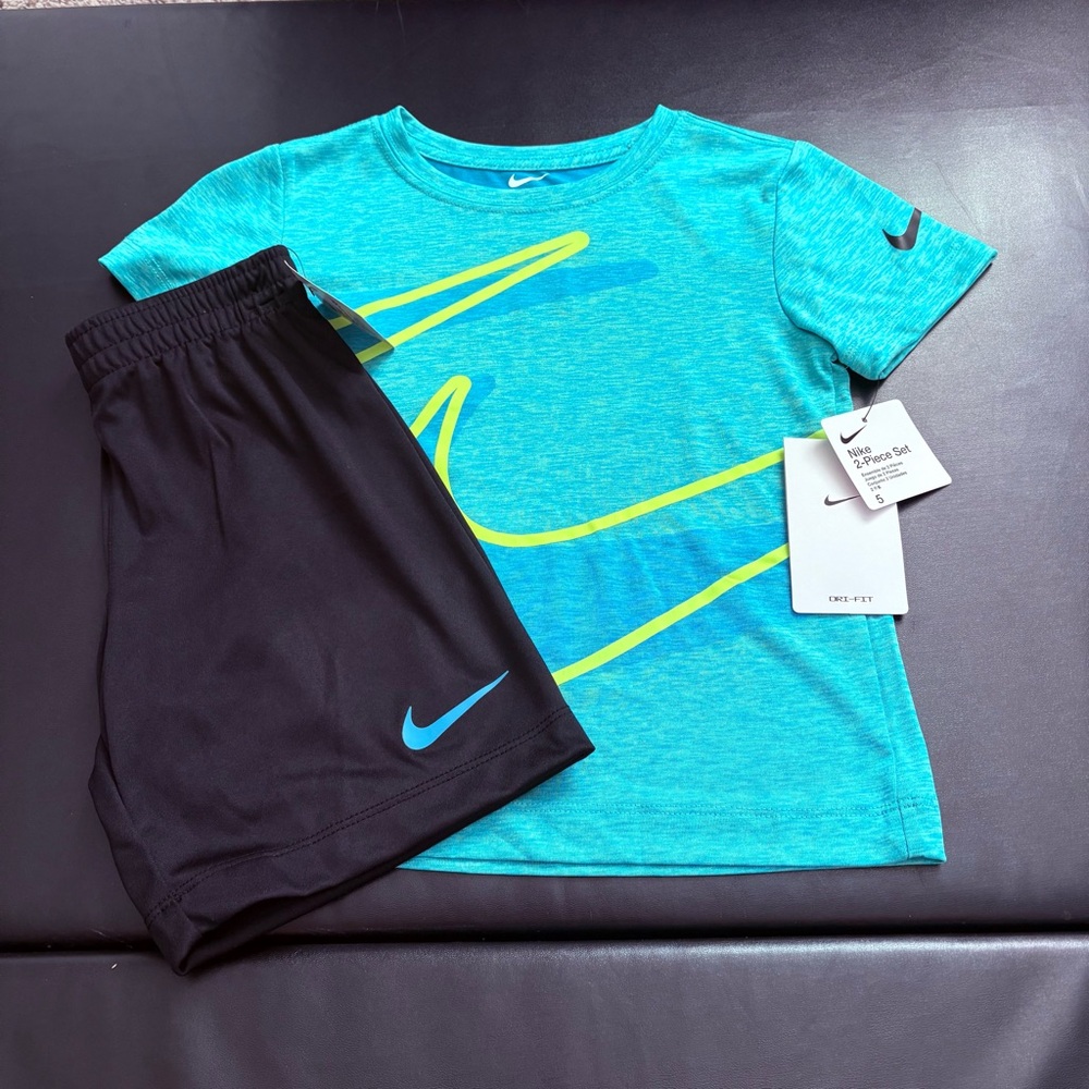 NWT Nike Athletic Set Boys Size 5
